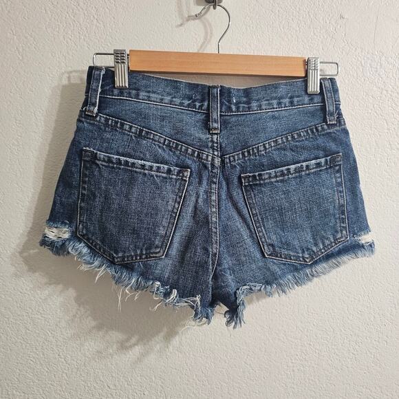 WE THE FREE Daisy Chain Lace Frayed Denim Short Size 24 - Picture 2 of 6